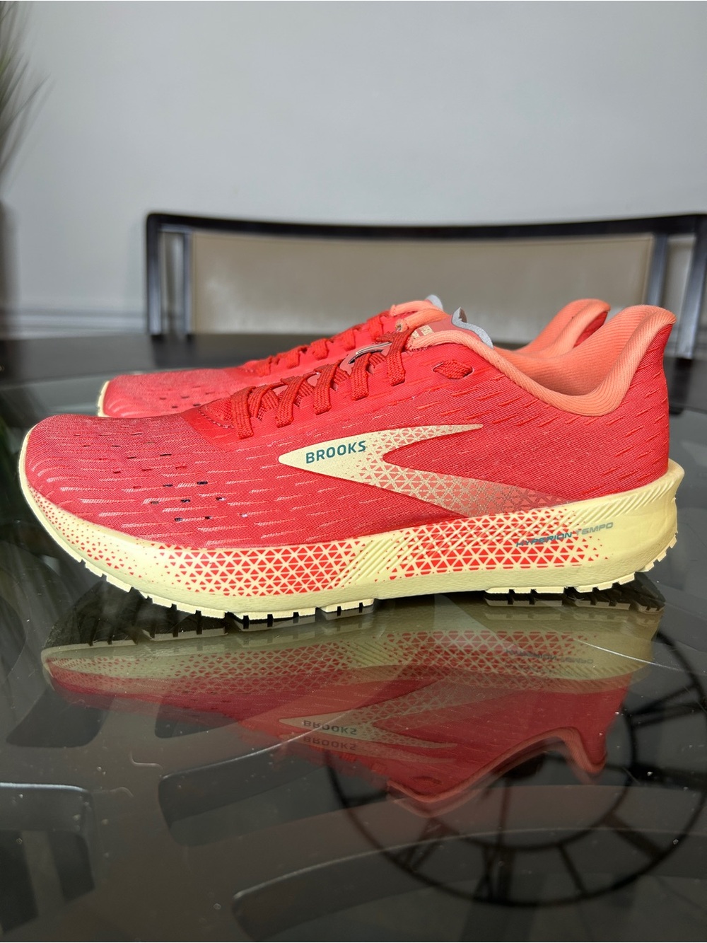 Brooks Hyperion Tempo Running Shoes Women Size 8.5 Coral Pink Yellow 1203281B876
